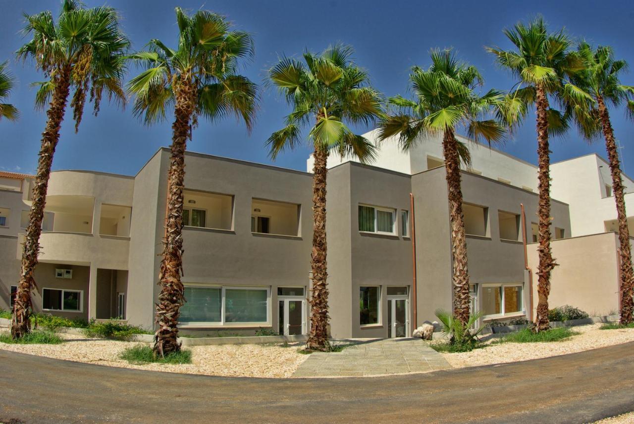 Futura Club Spiagge Bianche Hotel Fontane Bianche Buitenkant foto